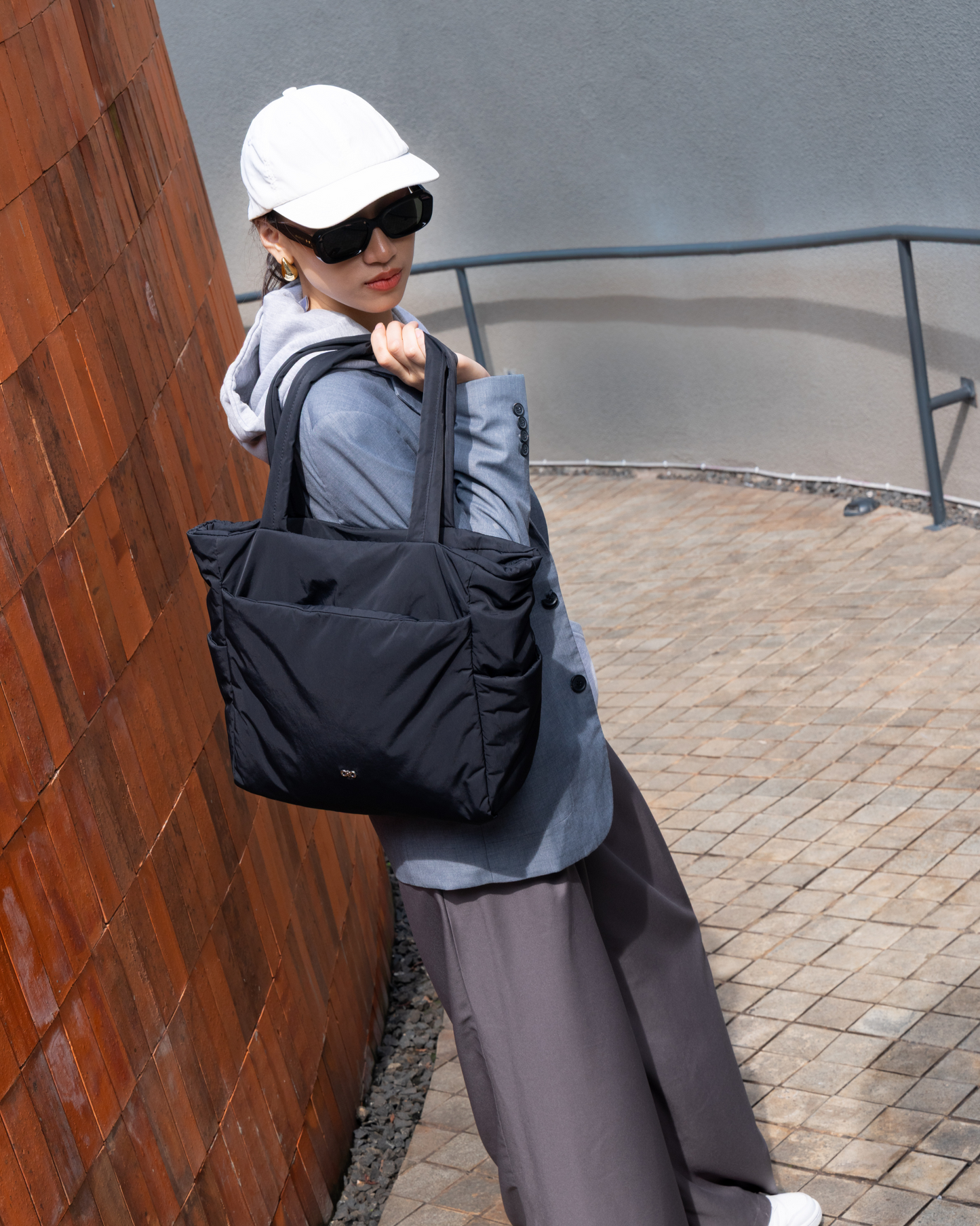 POSH TOTE BAG IN JET BLACK