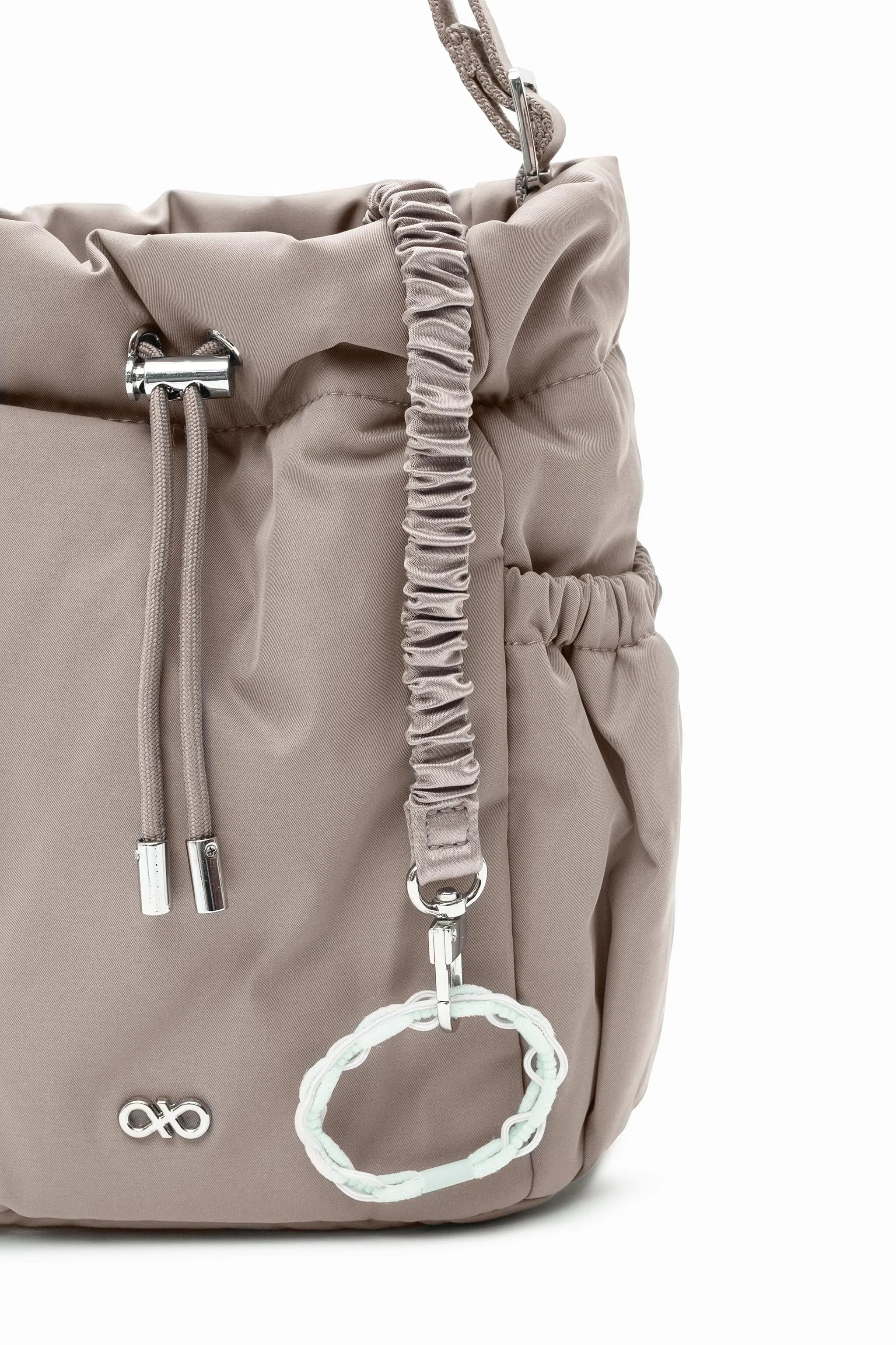 COSY LUXE BUCKET BAG IN TAUPE