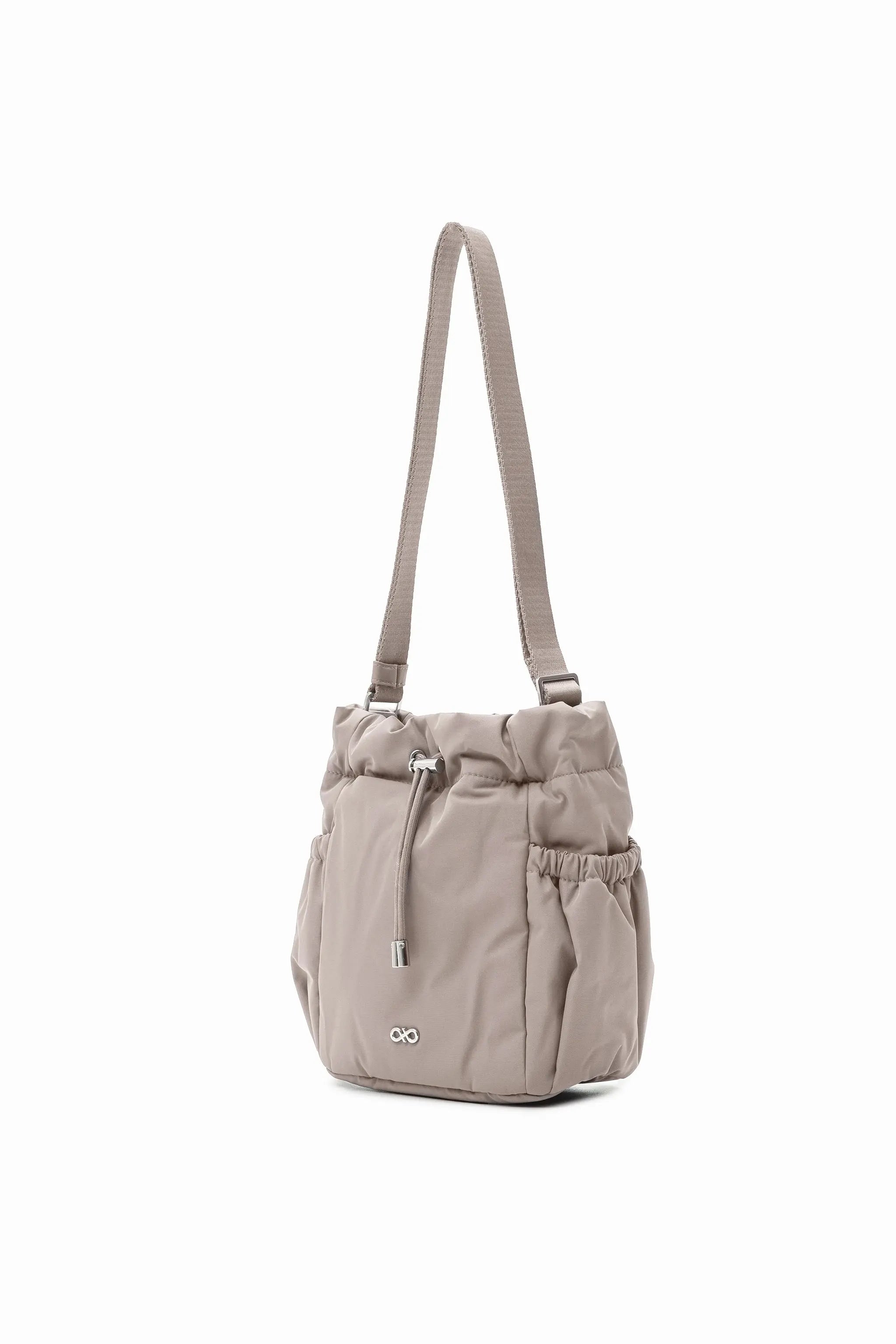COSY LUXE BUCKET BAG IN TAUPE