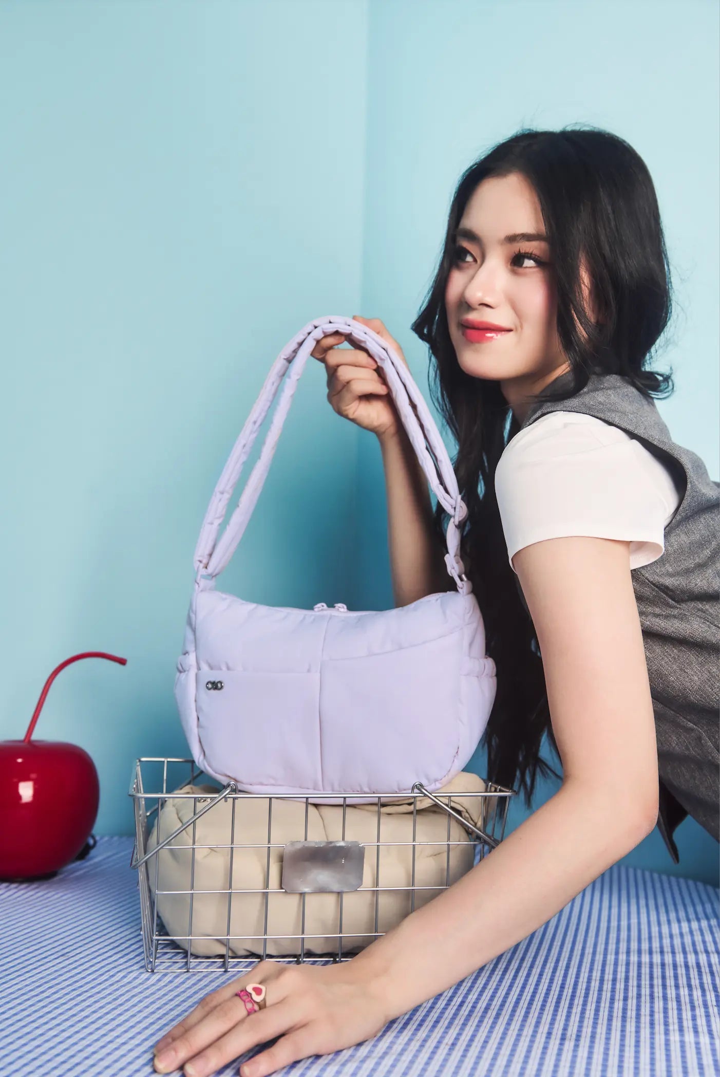 MINI SIGNATURE POCKET CROSSBODY BAG IN COSY BERRY