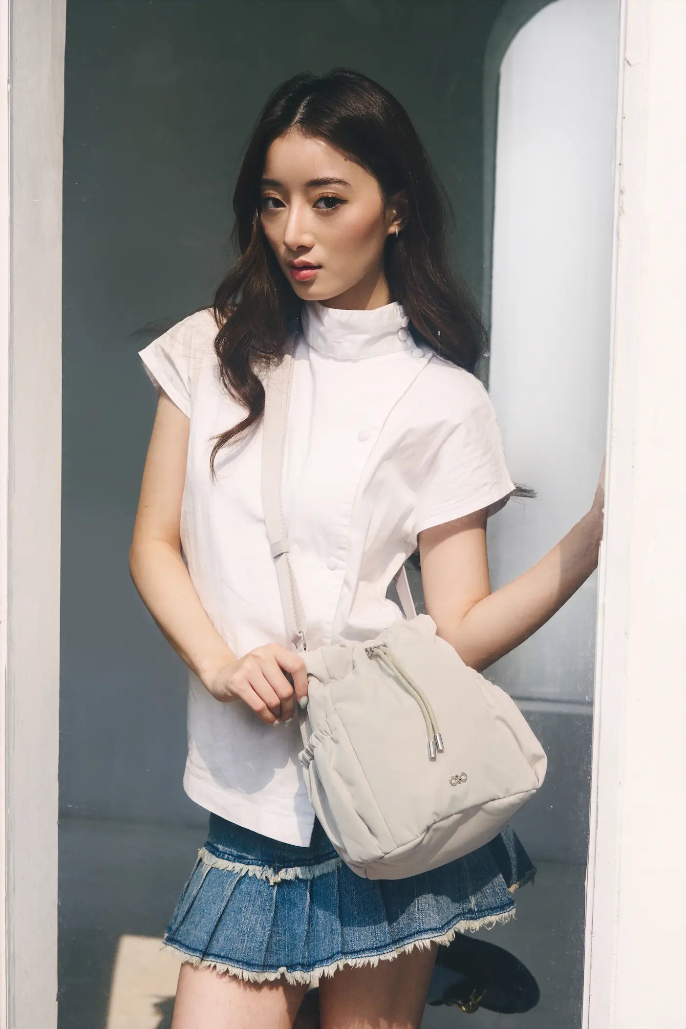 COSY LUXE BUCKET BAG IN OAT