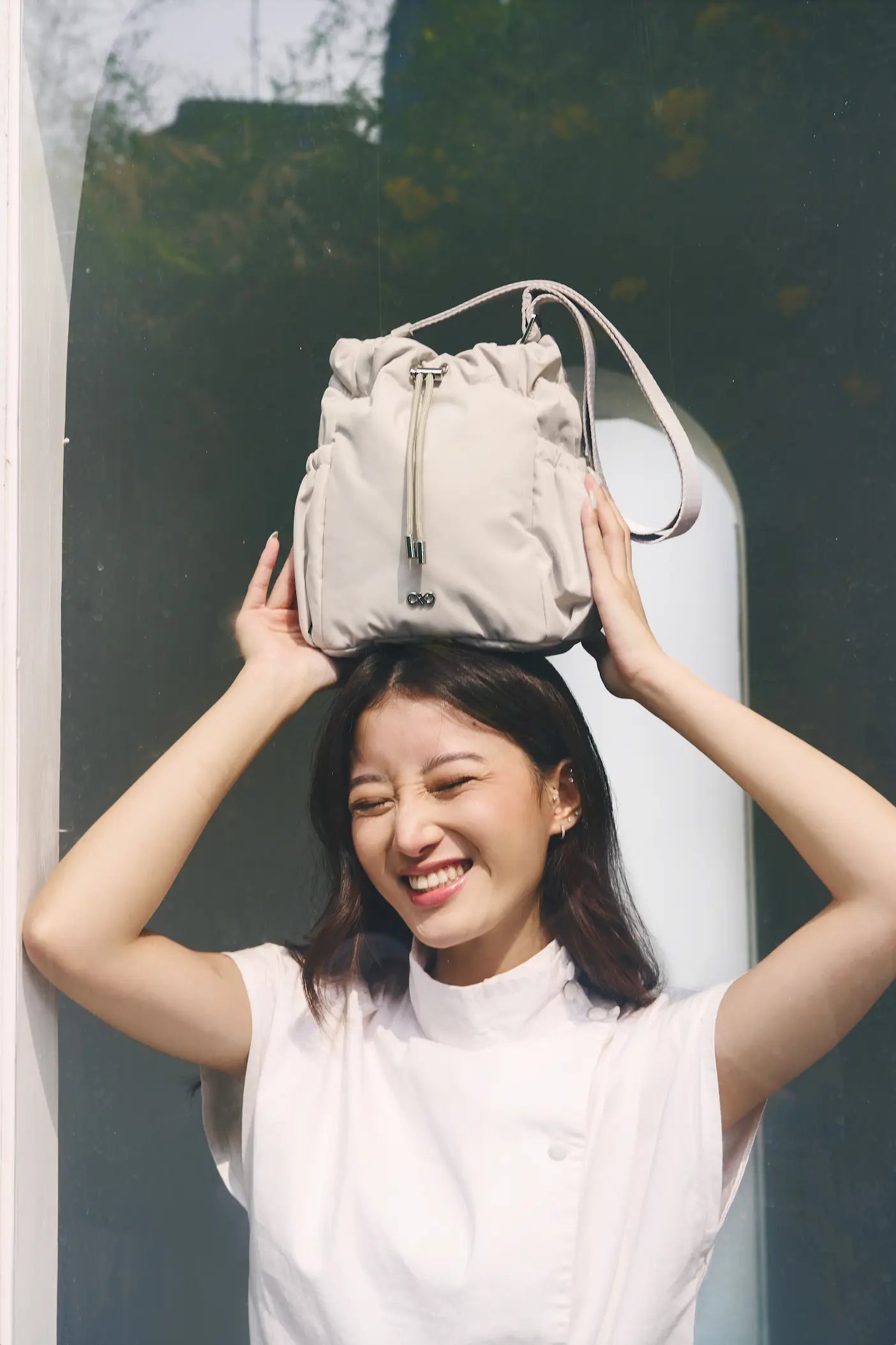COSY LUXE BUCKET BAG IN OAT
