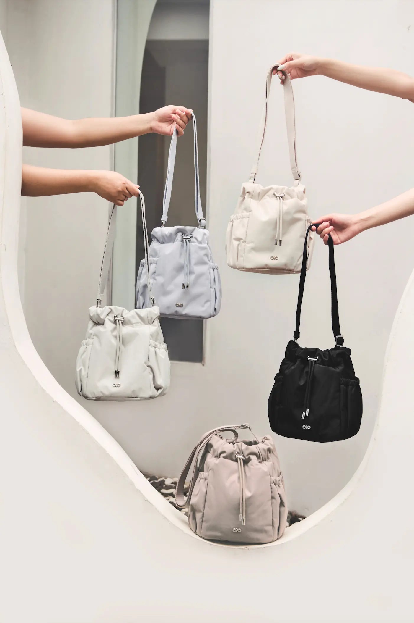 COSY LUXE BUCKET BAG IN FROST