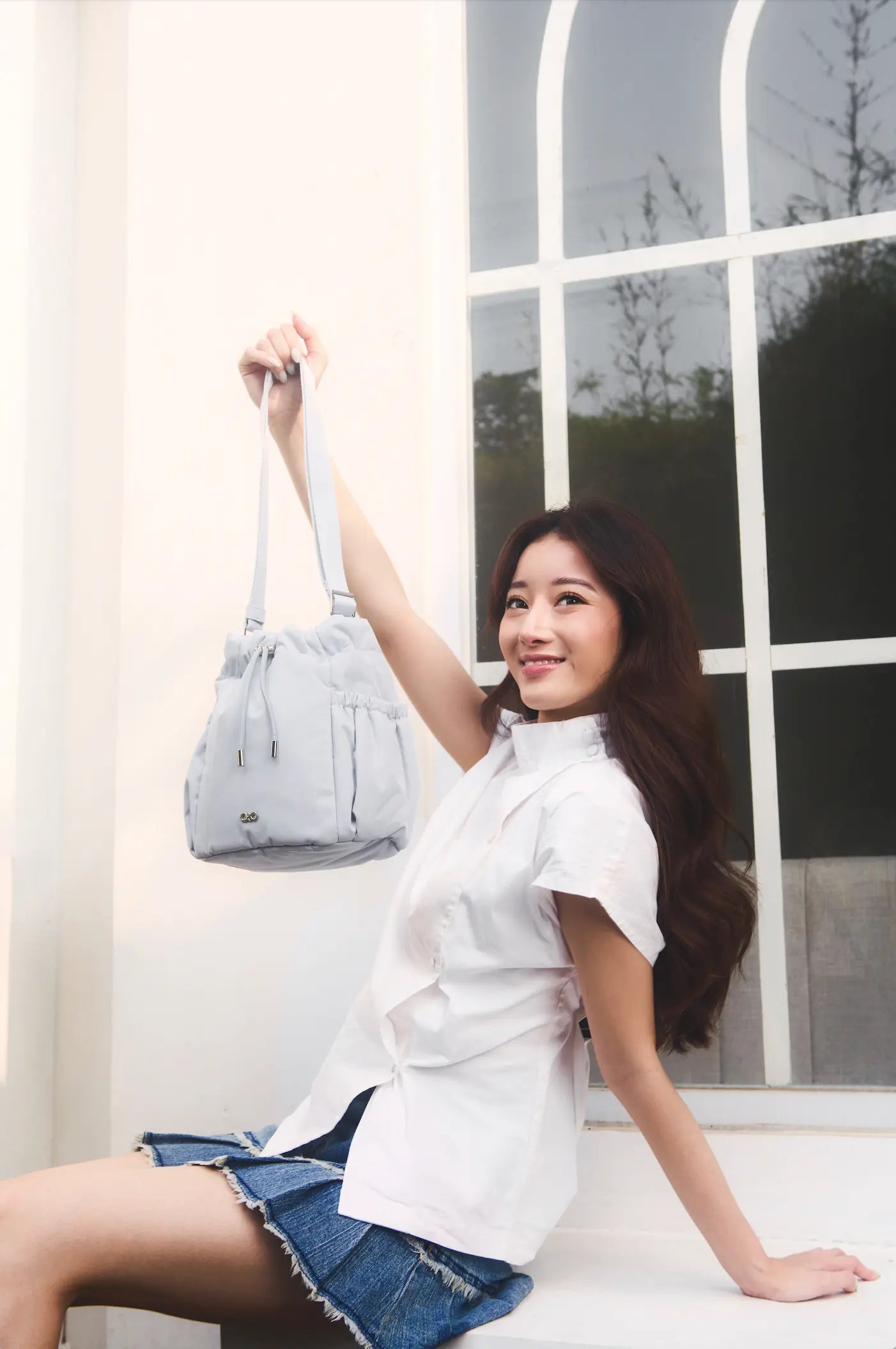 COSY LUXE BUCKET BAG IN FROST