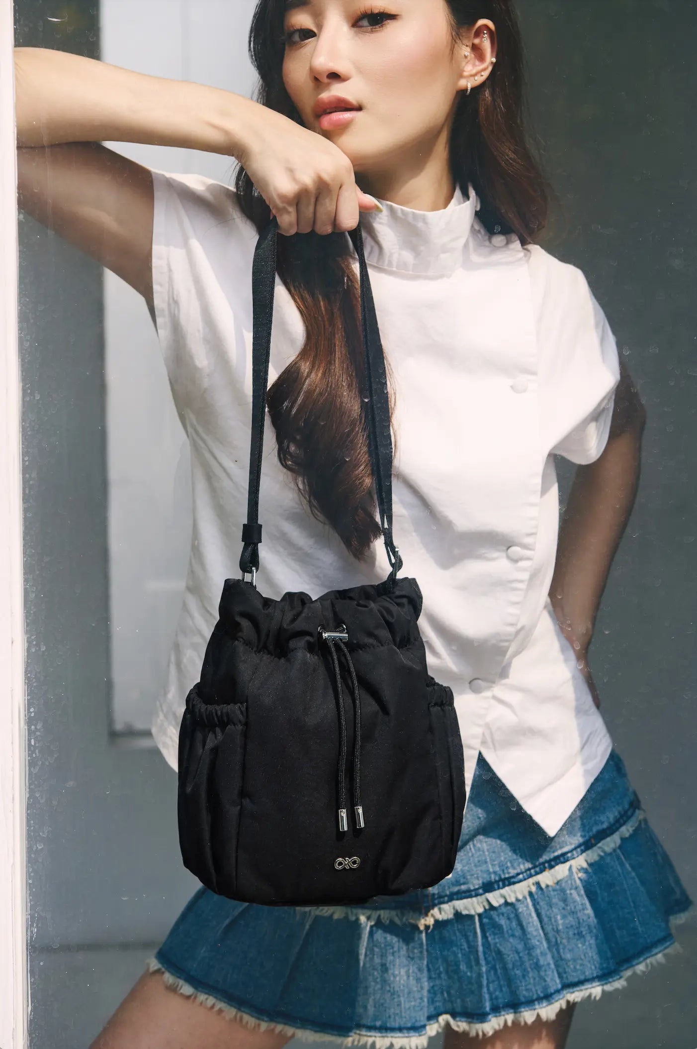 COSY LUXE BUCKET BAG IN JET BLACK