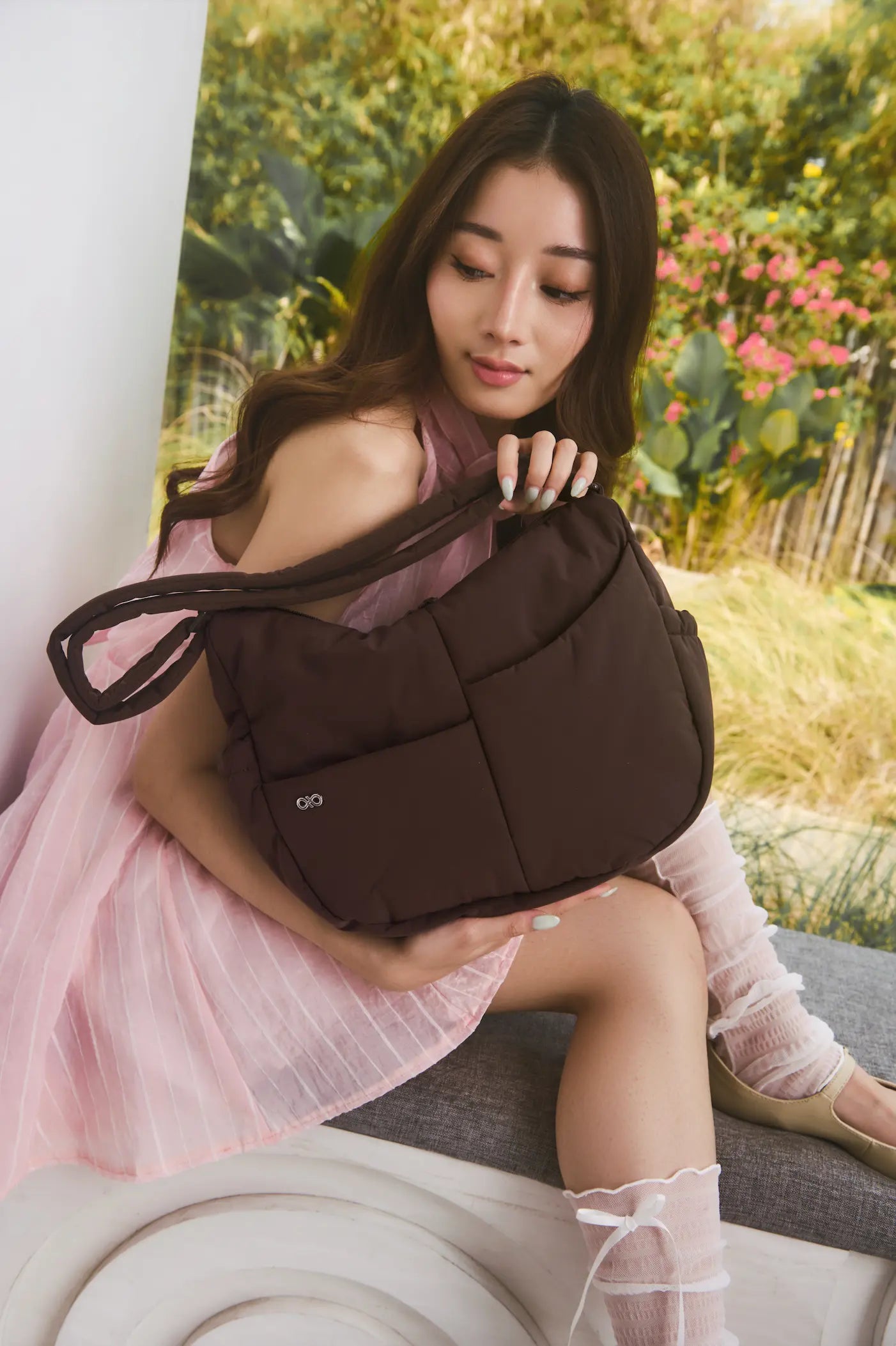 SIGNATURE POCKET CROSSBODY BAG 2.0 IN COSY CACAO