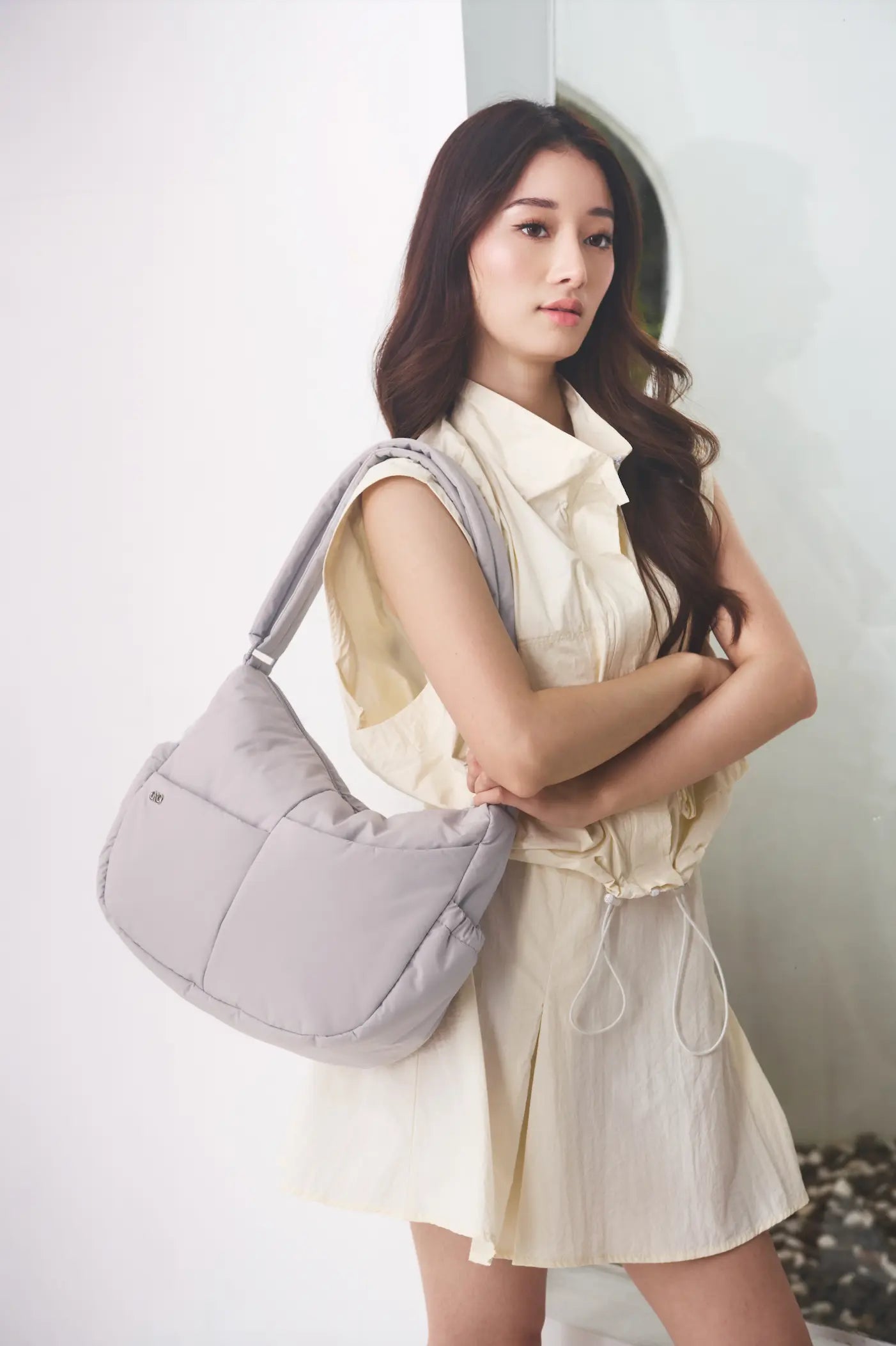 SIGNATURE POCKET CROSSBODY BAG 2.0 IN COSY DOVE GREY