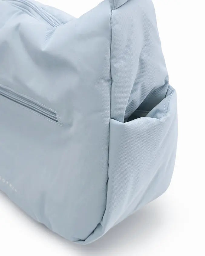 SIGNATURE POCKET CROSSBODY BAG IN COSY LUXE FROST