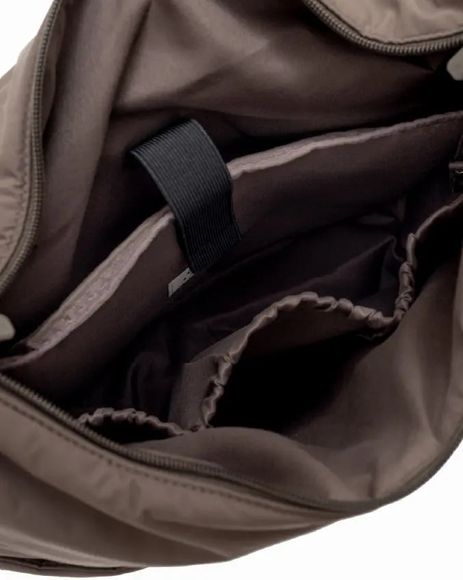 XL SIGNATURE POCKET CROSSBODY BAG IN TAUPE