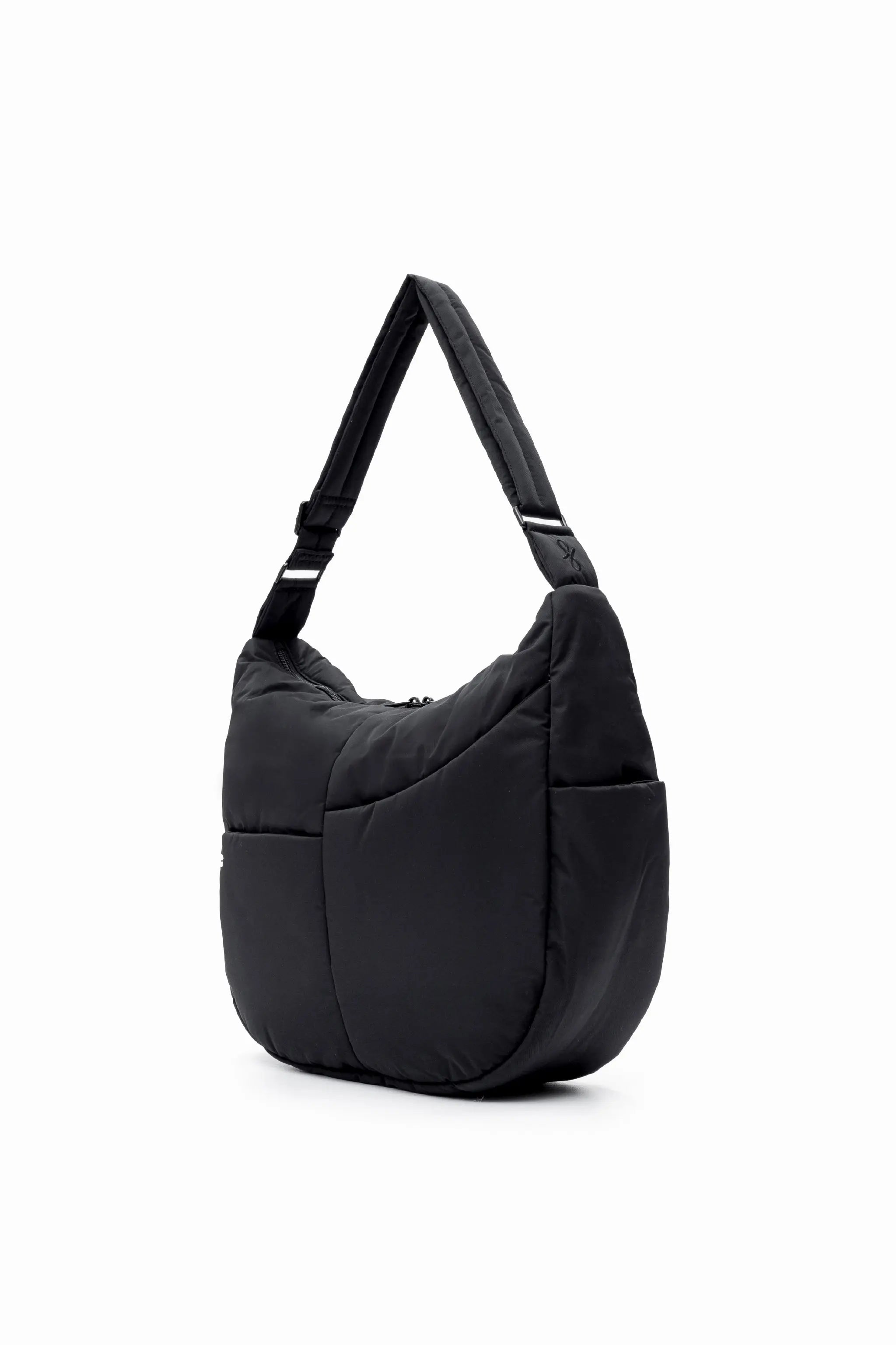 XL SIGNATURE POCKET CROSSBODY BAG IN JET BLACK