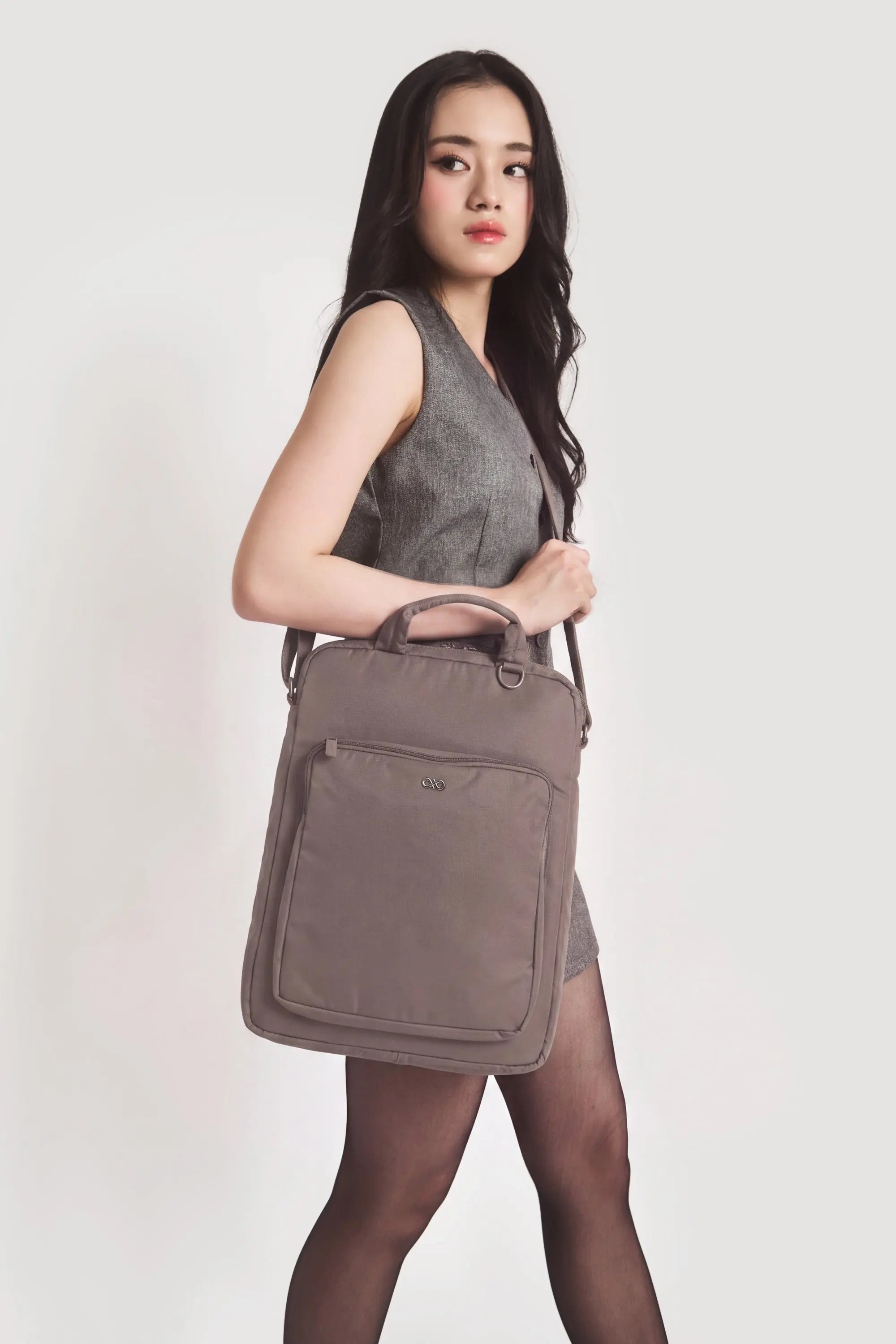 POSH LAPTOP BAG IN TAUPE