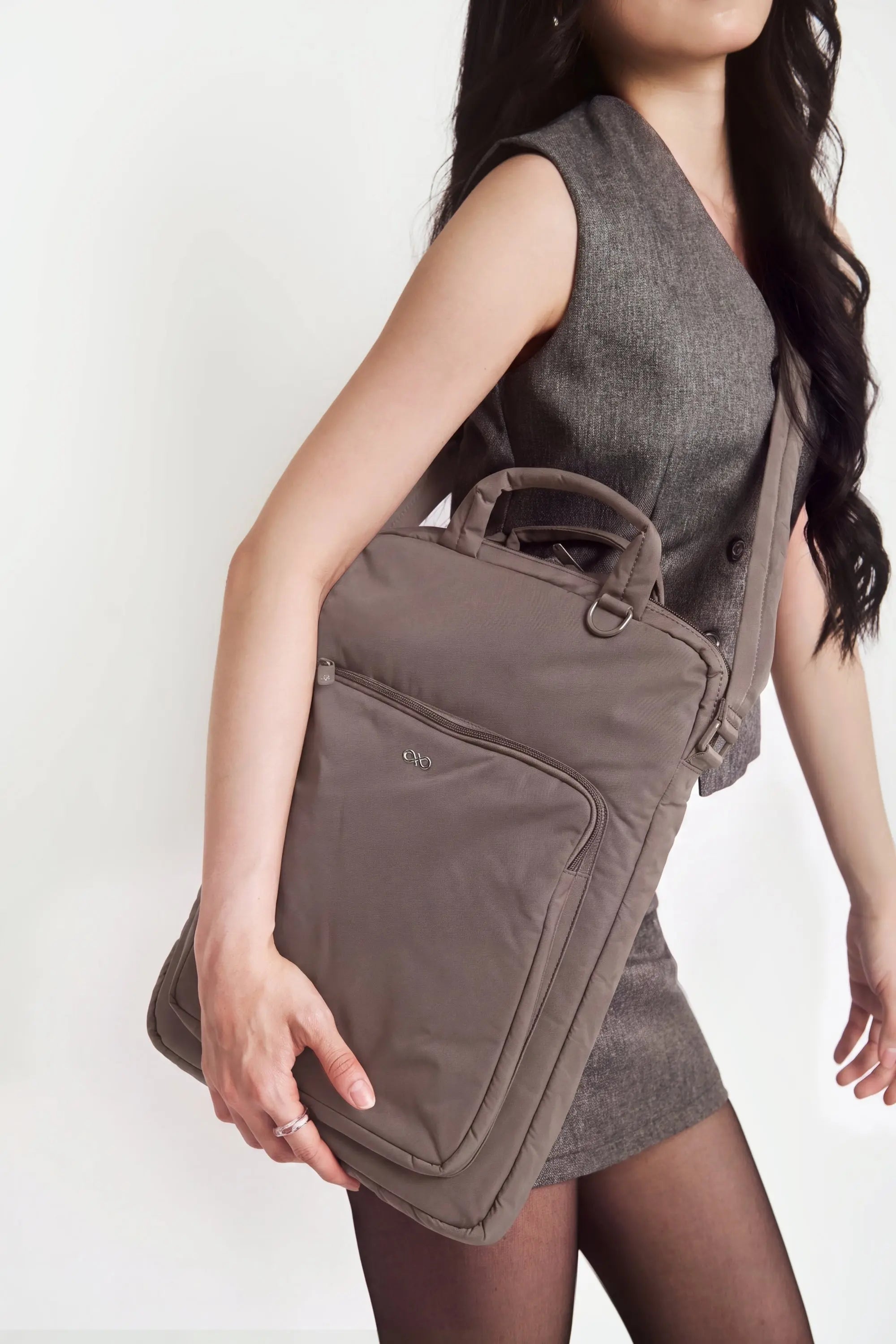 POSH LAPTOP BAG IN TAUPE