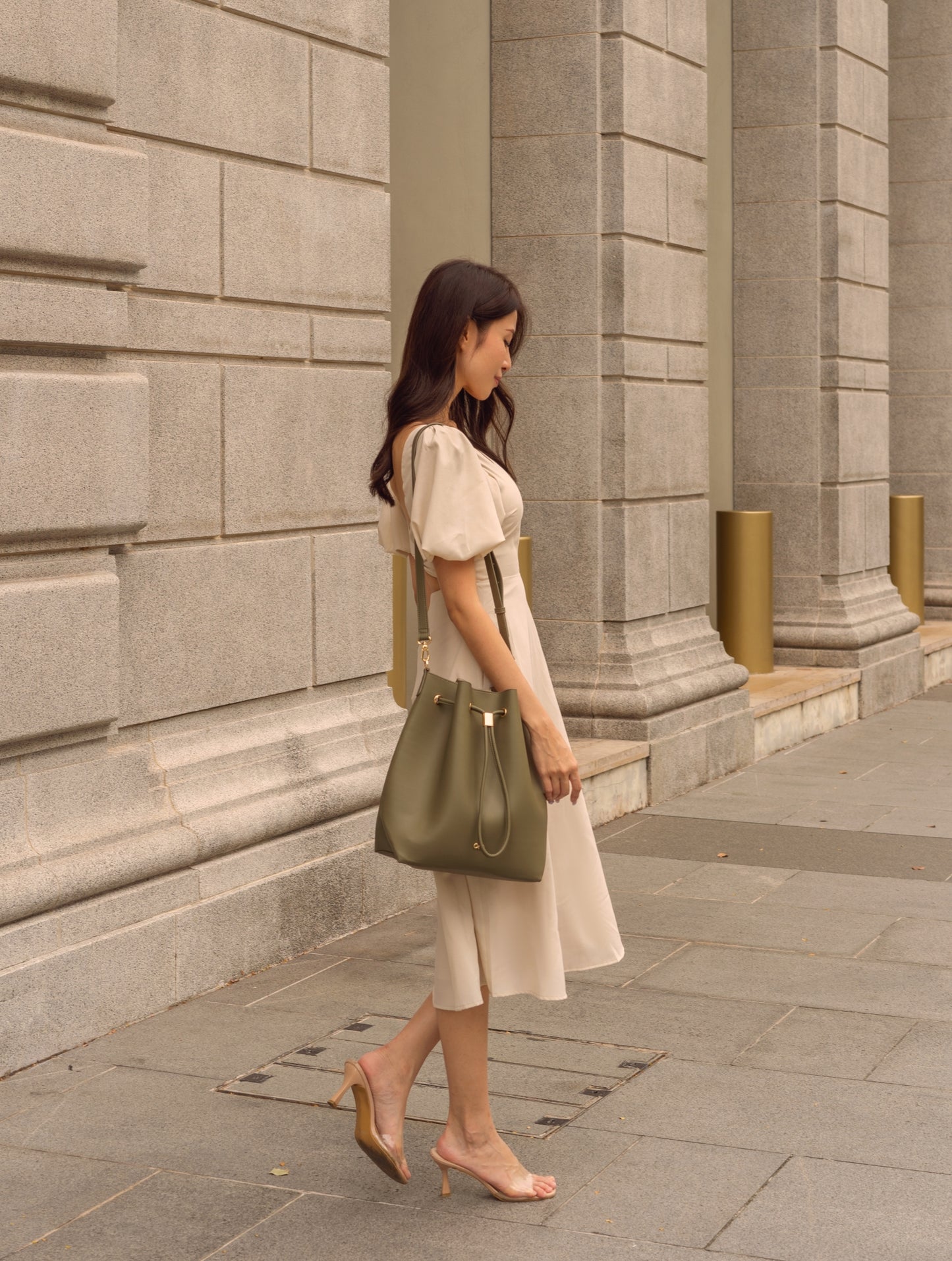 REINA MAGIC BUCKET BAG IN OLIVE