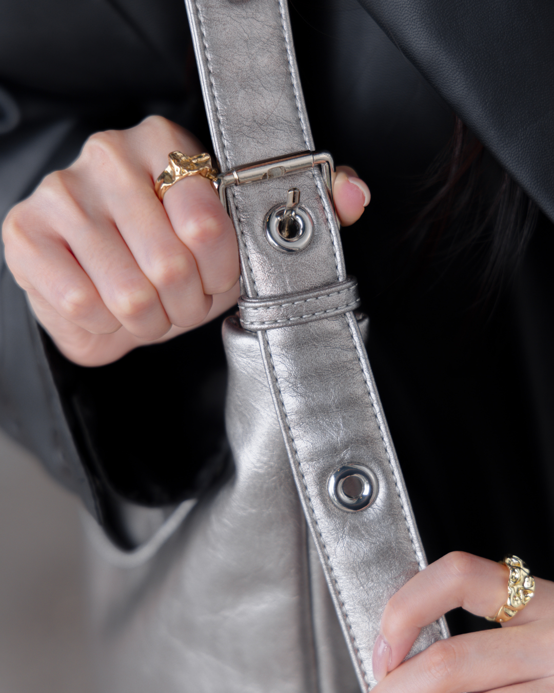 SIGNATURE POCKET LEATHER HOBO BAG IN NICKEL