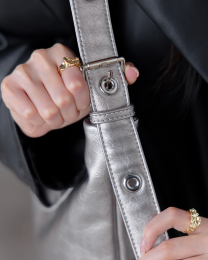 SIGNATURE POCKET LEATHER HOBO BAG IN NICKEL