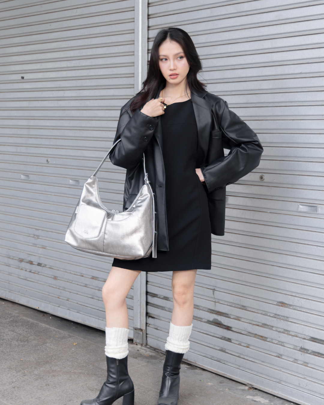 SIGNATURE POCKET LEATHER HOBO BAG IN NICKEL