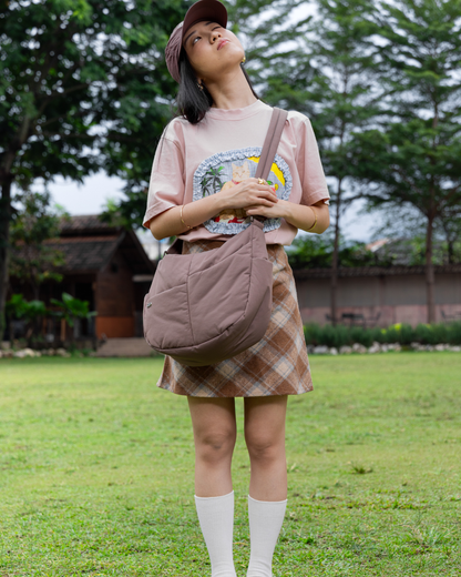 SIGNATURE POCKET CROSSBODY BAG IN POSH TAUPE