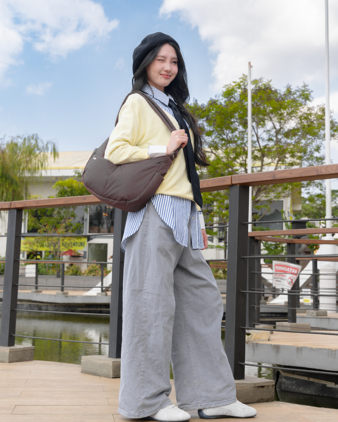 SIGNATURE POCKET CROSSBODY BAG IN POSH CHOCO