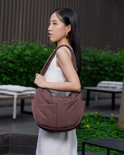 SIGNATURE POCKET CROSSBODY BAG IN POSH CHOCO