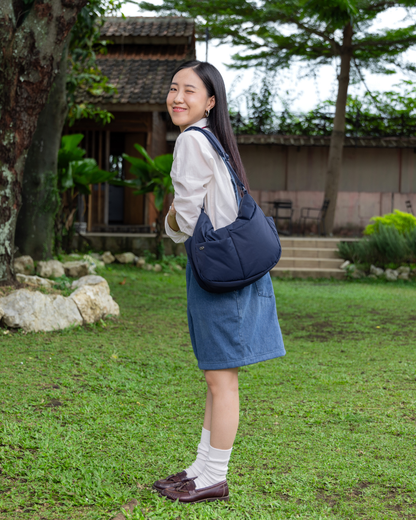 SIGNATURE POCKET CROSSBODY IN POSH MIDNIGHT