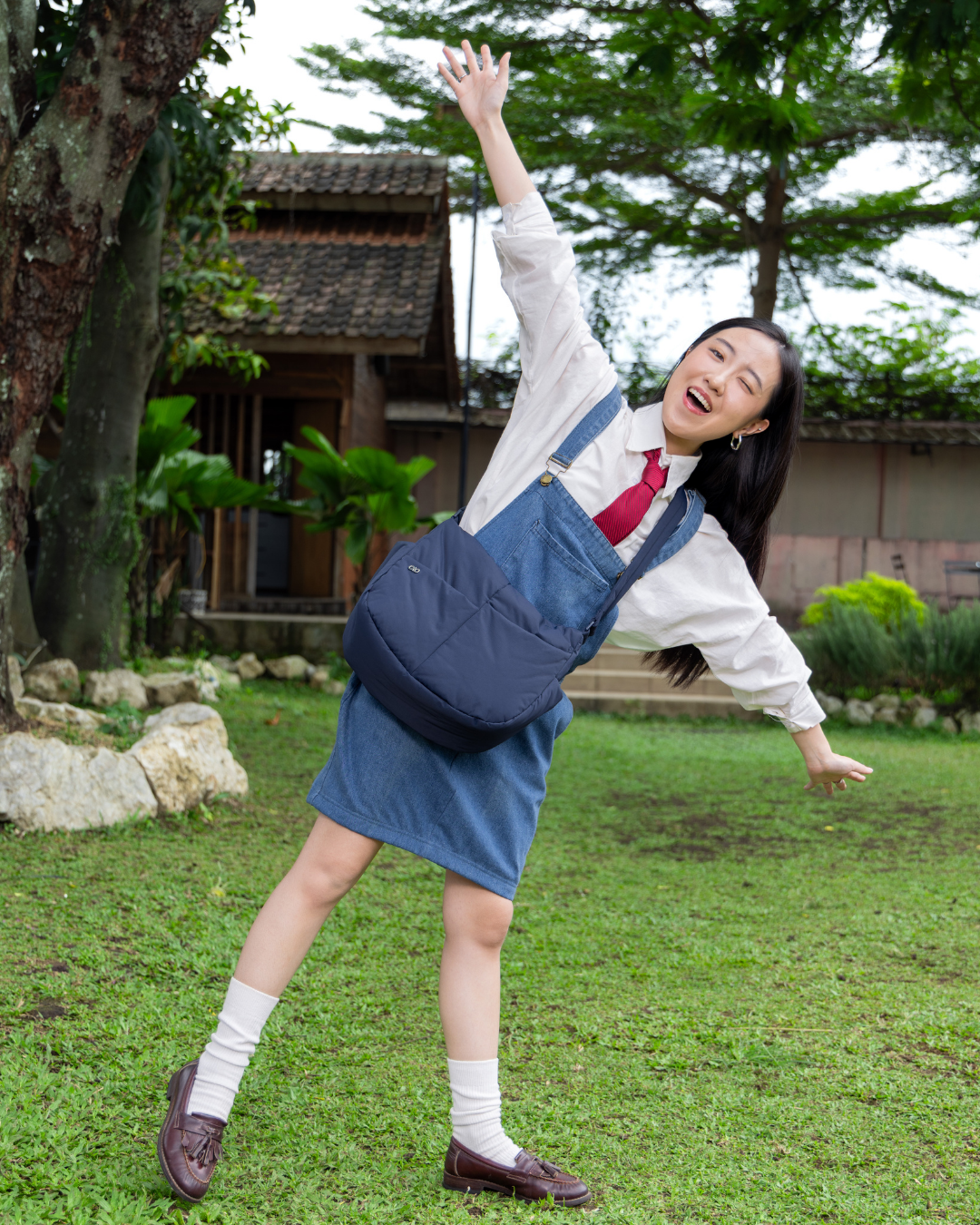 SIGNATURE POCKET CROSSBODY IN POSH MIDNIGHT