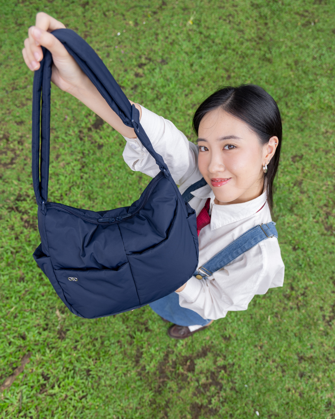 SIGNATURE POCKET CROSSBODY IN POSH MIDNIGHT