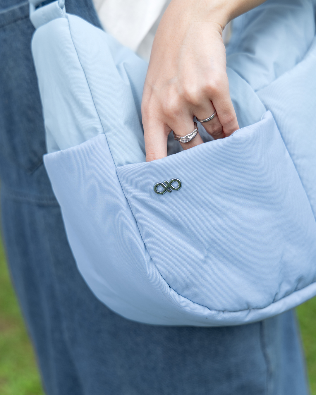 SIGNATURE POCKET CROSSBODY IN POSH MISTY