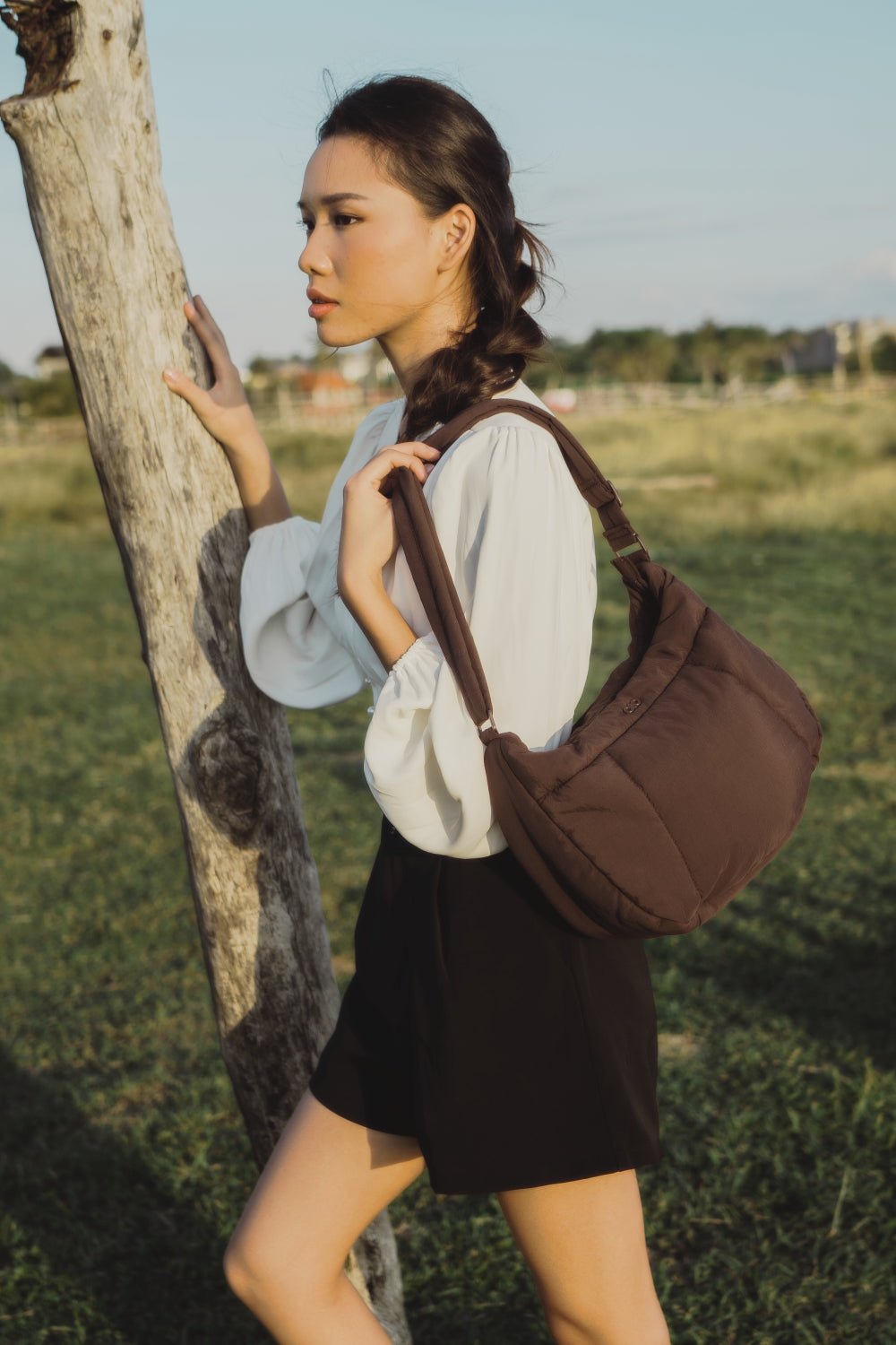 COSY PUFFY CROSSBODY BAG IN CACAO