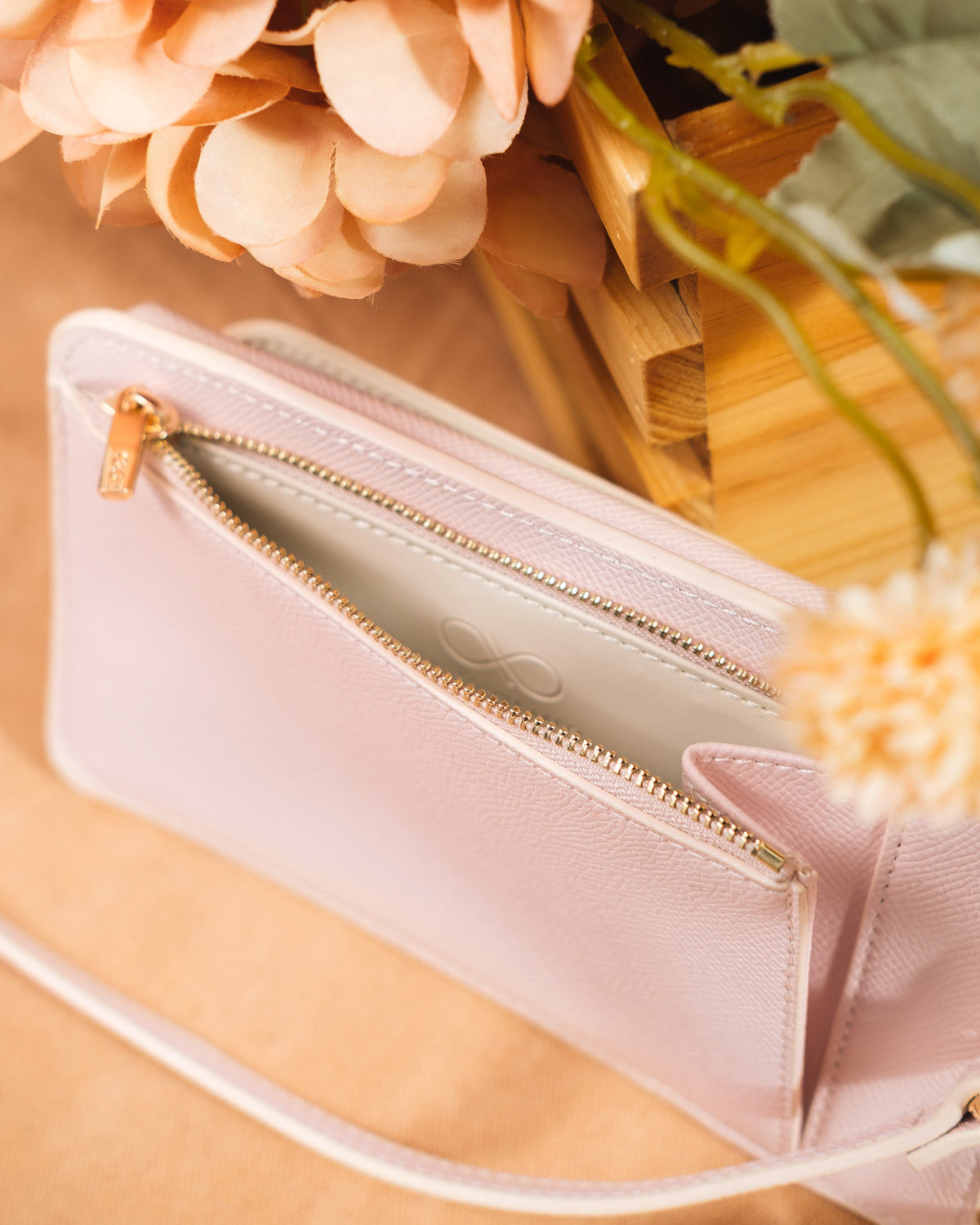 ATHENA PHONE BAG IN FAIRY PINK