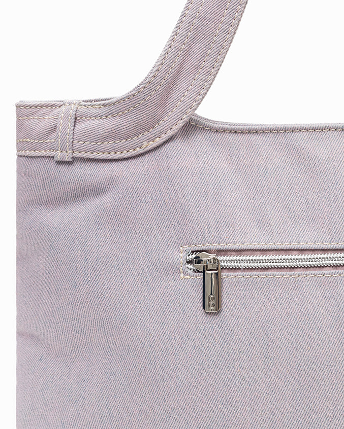 SIGNATURE POCKET DENIM TOTE BAG IN PURPLE DENIM