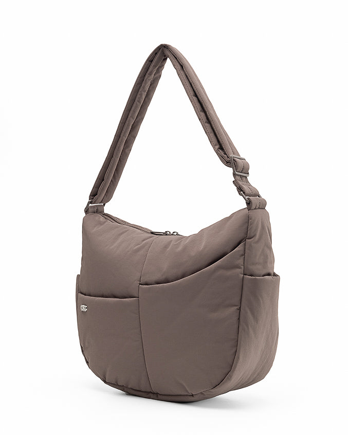 SIGNATURE POCKET CROSSBODY BAG IN POSH TAUPE
