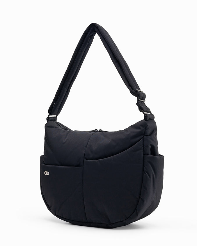 SIGNATURE POCKET CROSSBODY BAG IN POSH JET BLACK