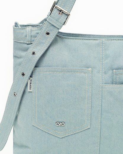 SIGNATURE POCKET DENIM TOTE BAG IN LIGHT WASH DENIM