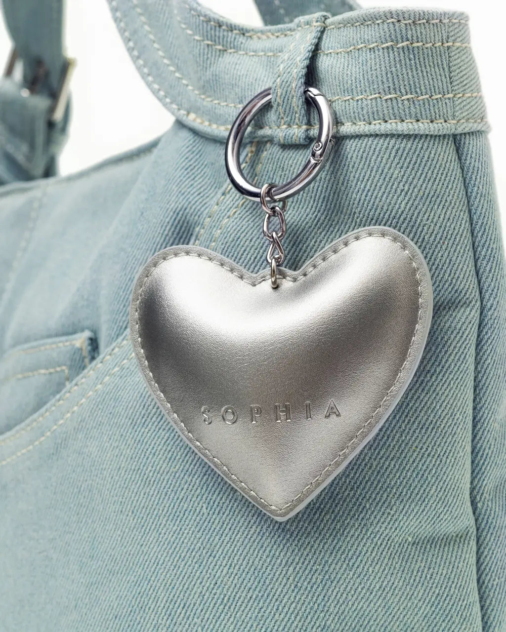 SIGNATURE POCKET DENIM TOTE BAG IN LIGHT WASH DENIM TSL Singapore