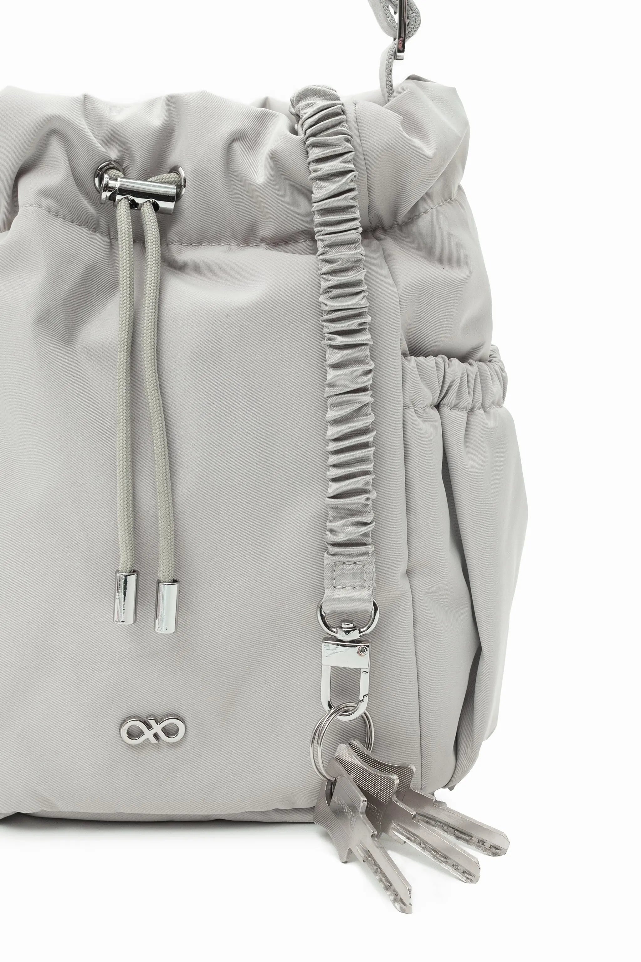COSY LUXE BUCKET BAG IN DOVE GREY 