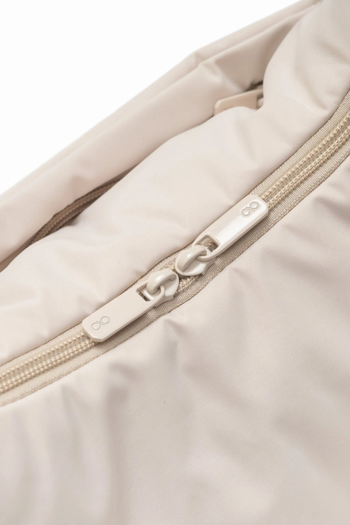 COSY LUXE L CRESCENT BAG 2.0 IN OAT 