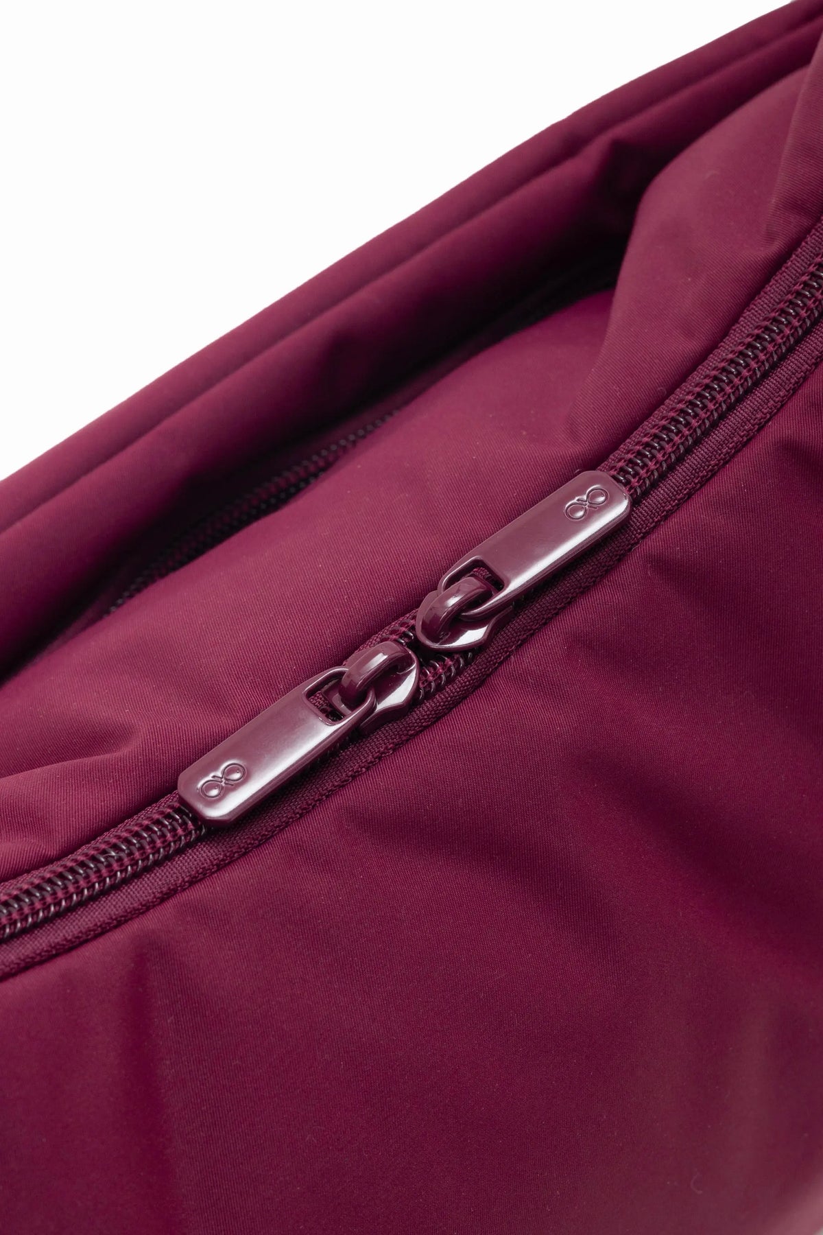 COSY LUXE L CRESCENT BAG 2.0 IN WINE 