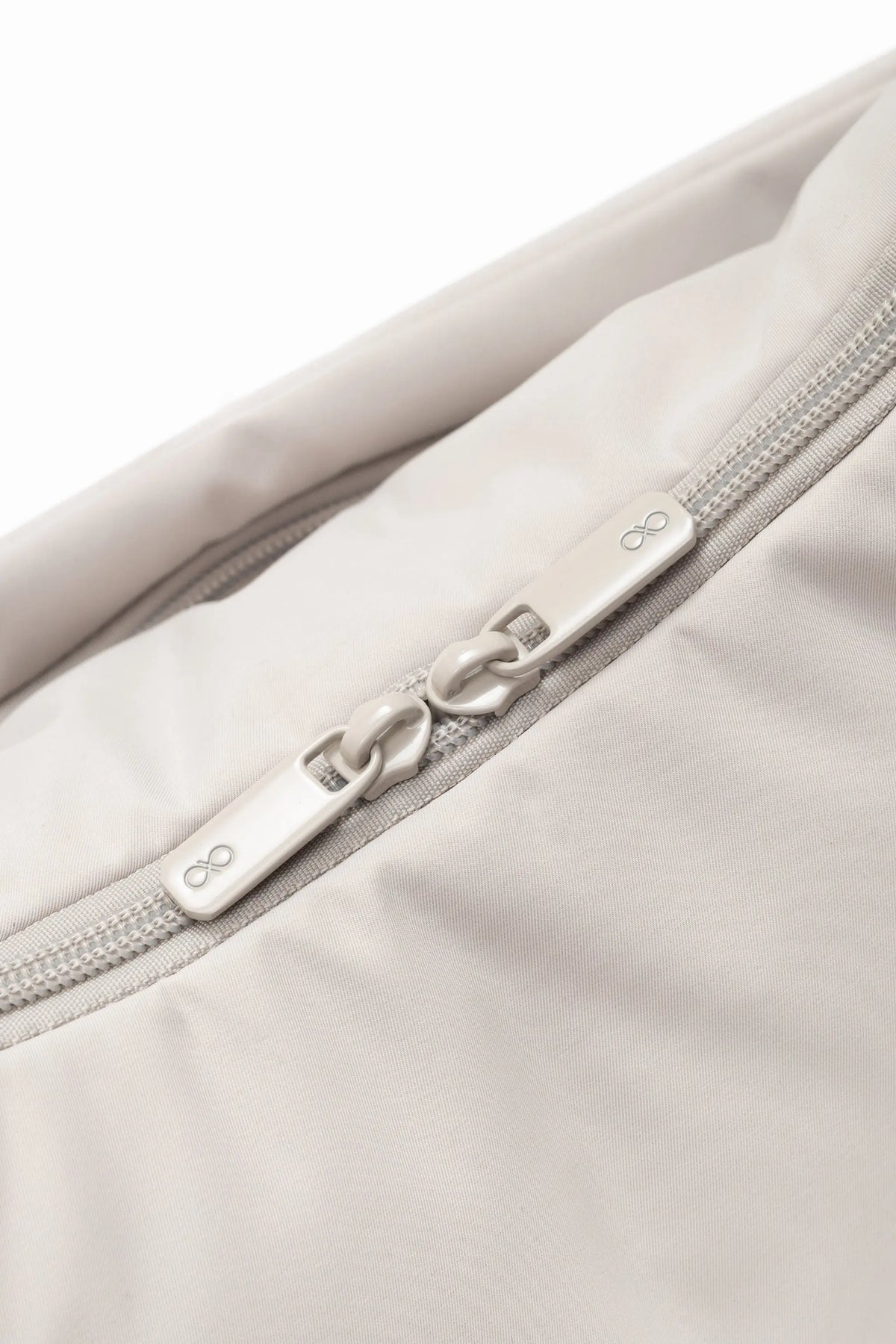 COSY LUXE L CRESCENT BAG 2.0 IN DOVE GREY 