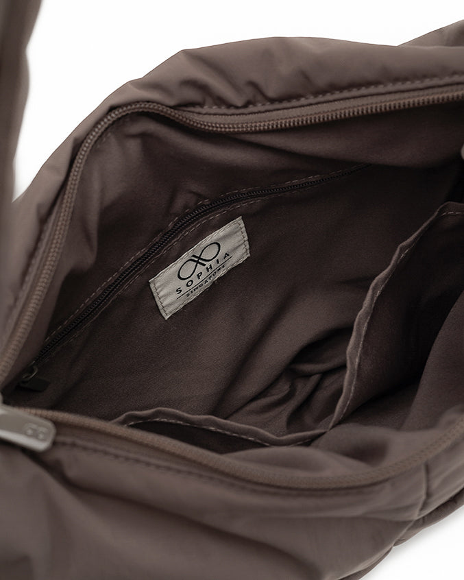 SIGNATURE POCKET CROSSBODY BAG IN POSH TAUPE