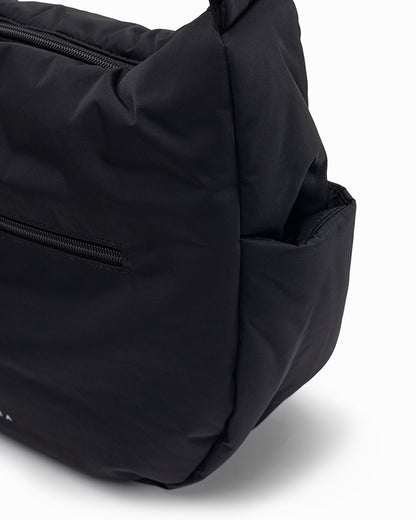 SIGNATURE POCKET CROSSBODY BAG IN POSH JET BLACK