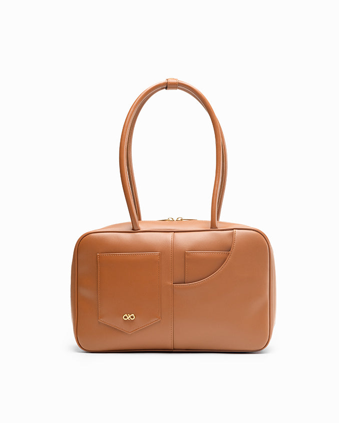 SIGNATURE POCKET M REI TOTE BAG IN CAMEL