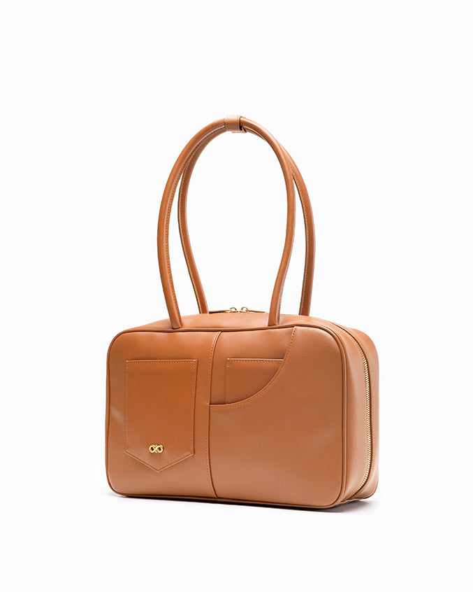 SIGNATURE POCKET M REI TOTE BAG IN CAMEL