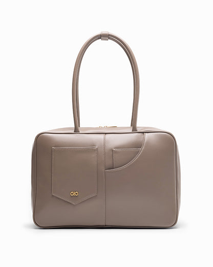 SIGNATURE POCKET L REI TOTE BAG IN TAUPE