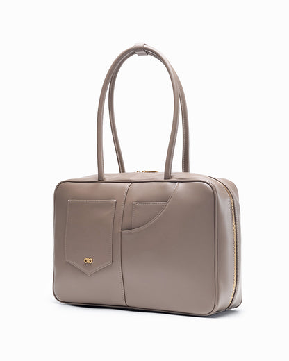 SIGNATURE POCKET L REI TOTE BAG IN TAUPE