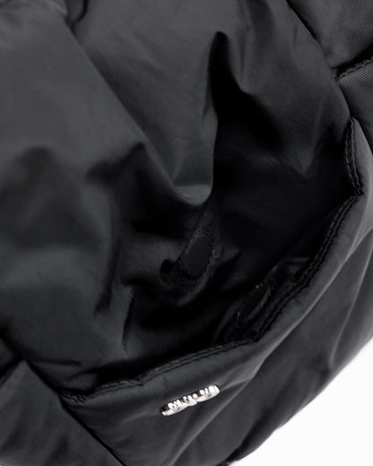 SIGNATURE POCKET CROSSBODY BAG IN POSH JET BLACK