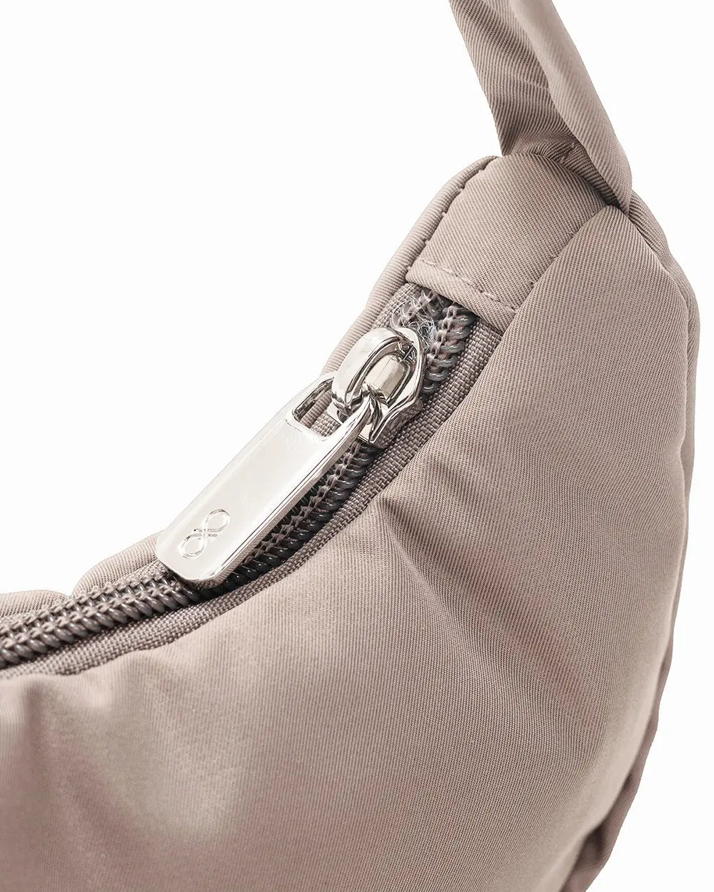 NANO POUCH IN TAUPE 