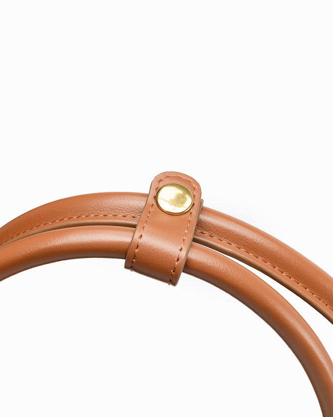 SIGNATURE POCKET L REI TOTE BAG IN CAMEL