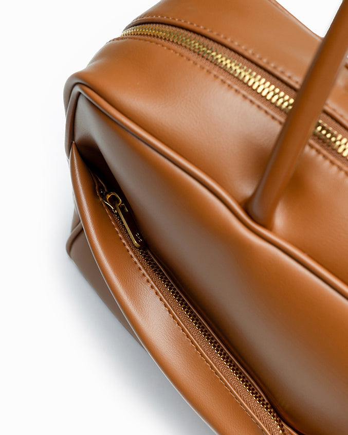 SIGNATURE POCKET L REI TOTE BAG IN CAMEL