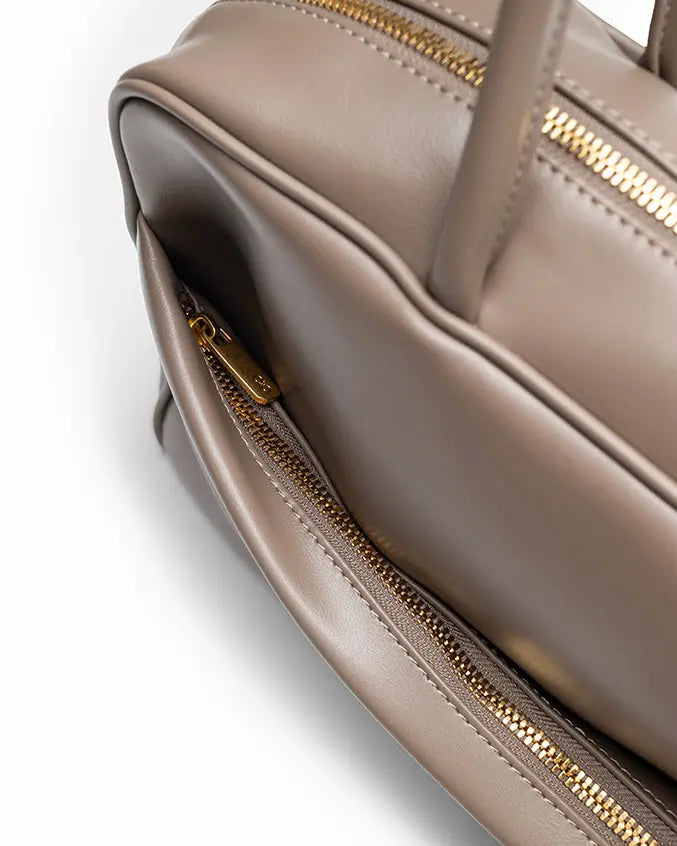 SIGNATURE POCKET L REI TOTE BAG IN TAUPE TSL Singapore