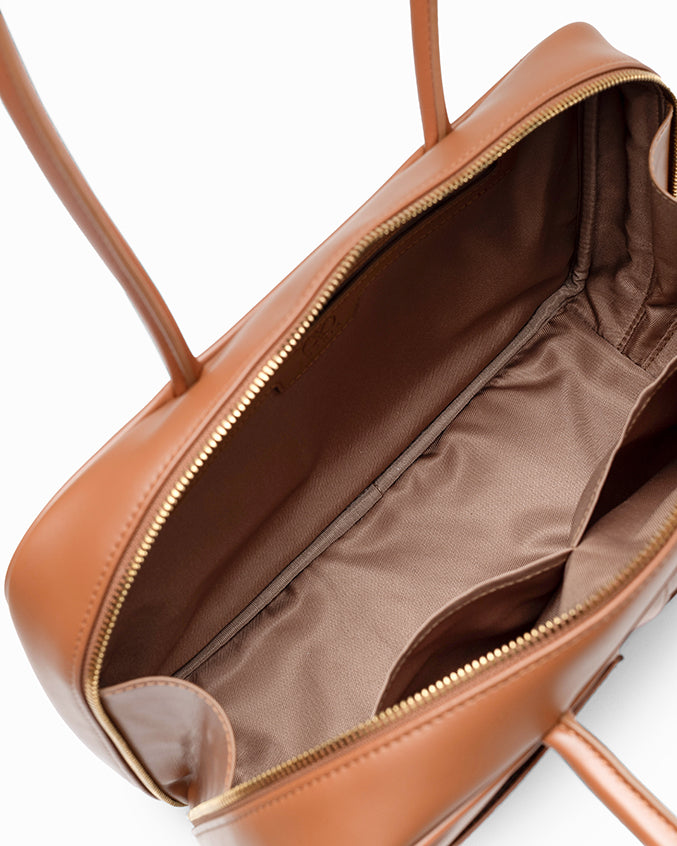 SIGNATURE POCKET M REI TOTE BAG IN CAMEL